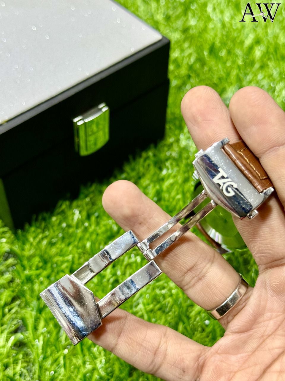 High Quality Date and Day Working Leather Strap Watch for Mens and Boys