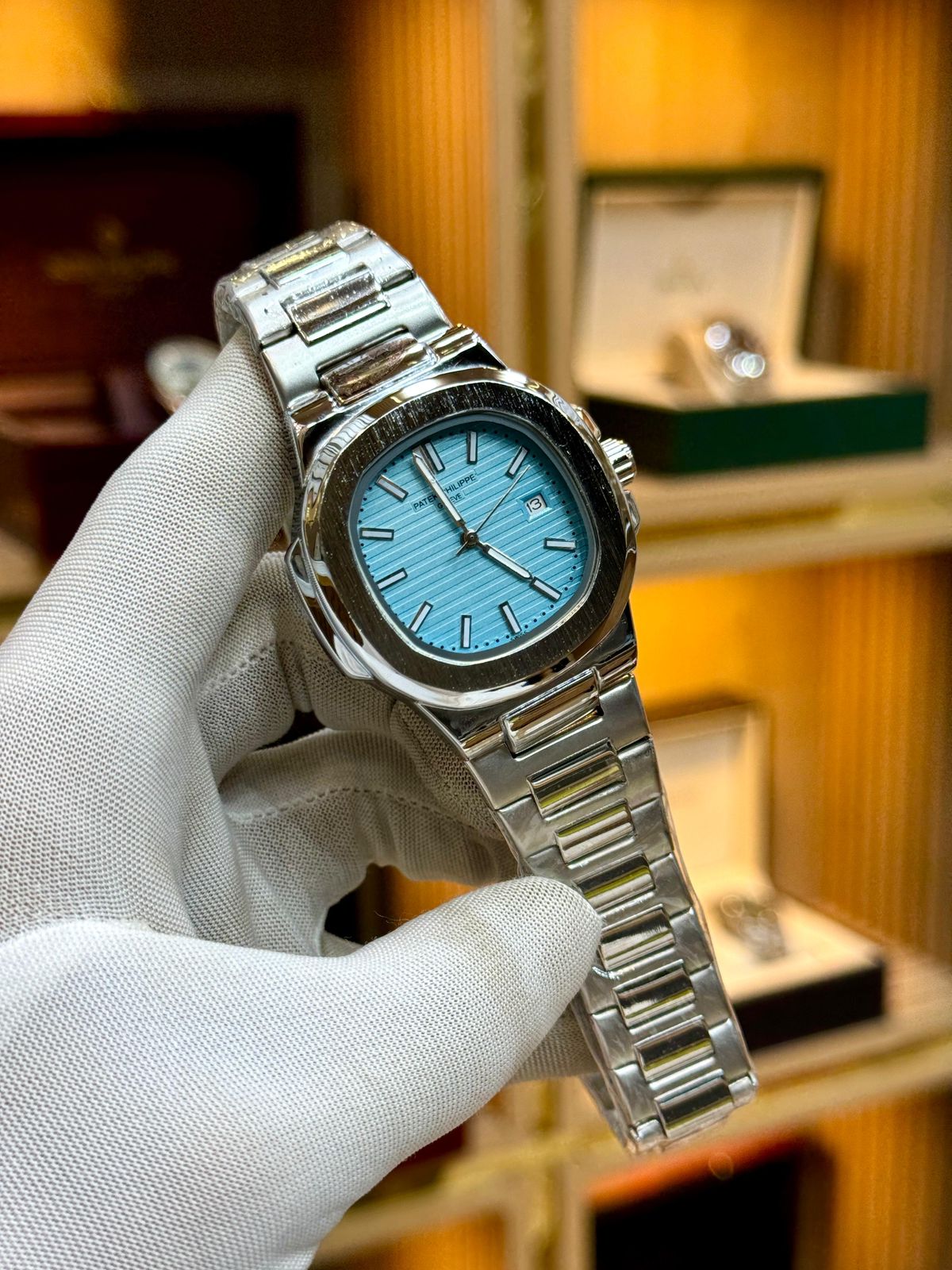 Luxury Mens Watch With Date Adjustment